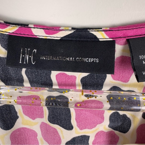 INC International Concepts Silk Blouse Sz 6 Smocked V-Neck‎  Giraffe Pattern - Picture 6 of 14